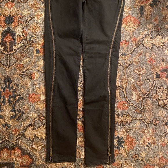Rag and bone Jeans. Women’s size 25. High rise with side zip. - Picture 4 of 9